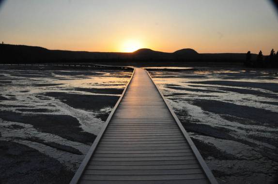 Maravilhoso entardecer na área da Grand Prismatic Pool, no Yellowstone National Park, em Wyoming, nos Estados Unidos